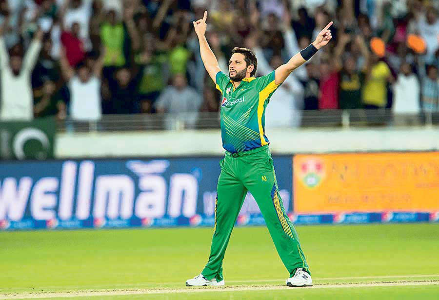 पाकिस्तानी क्रिकेटर शाहिद अफ्रिदीलाई कोरोना संक्रमण