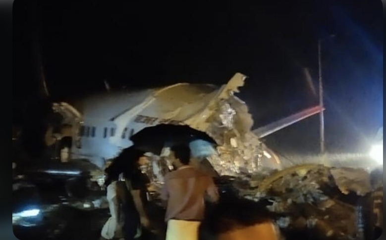 एयर इन्डियाको विमान दुर्घटनामा १६ जनाको मृत्‍यु