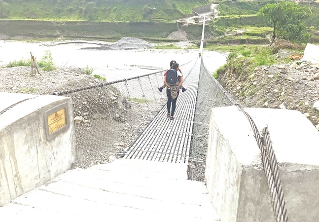 देशका विभिन्न स्थानमा दैनिक दुई झोलुङ्गे पुल निर्माण