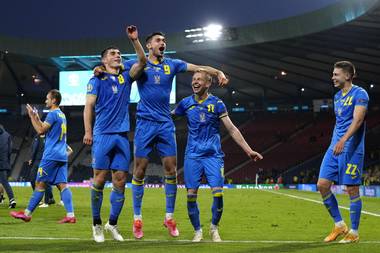 स्वीडेनलाई २-१ ले हराउँदै युक्रेन क्वाटरफाइनलमा