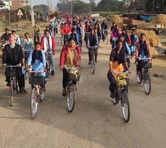 बाँकेको नरैनापुरमा छात्रालाई निःशुल्क साइकल वितरण