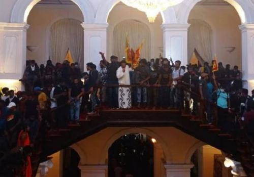 आर्थिकरूपमा टाटपल्टिएको श्रीलङ्काका राष्ट्रपतिद्वारा राजीनामा